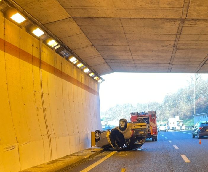 Castano Primo: ribaltamento in galleria, tratto della Boffalora-Malpensa chiuso