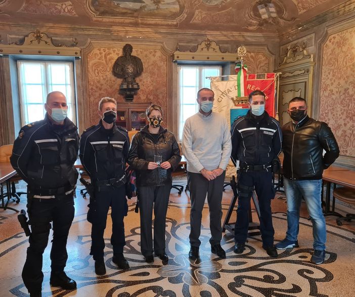 Trecate: consegna dei gradi a 3 agenti di Polizia Locale Trecate: consegna dei gradi a 3 agenti di Polizia Locale