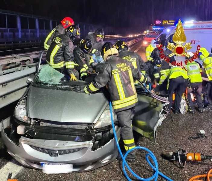 Dramma in tangenziale a Milano: padre, madre e figlia dodicenne vittime di un incidente stradale