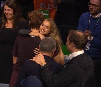 Sinner trionfa e Laila... lo abbraccia: la festa di Jannik dopo la vittoria delle Atp Finals