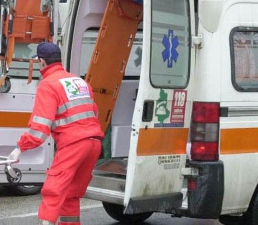 Gambolò: scontro tra auto in viale Industria, ferite due persone