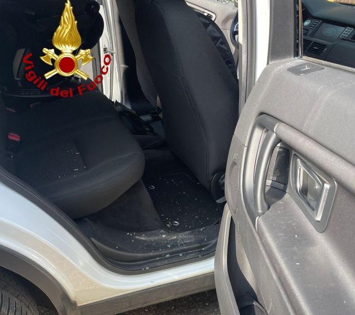 Corbetta: bimba di tre mesi bloccata in auto e liberata dai Vigili del Fuoco Corbetta: bimba di tre mesi bloccata in auto e liberata dai Vigili del Fuoco