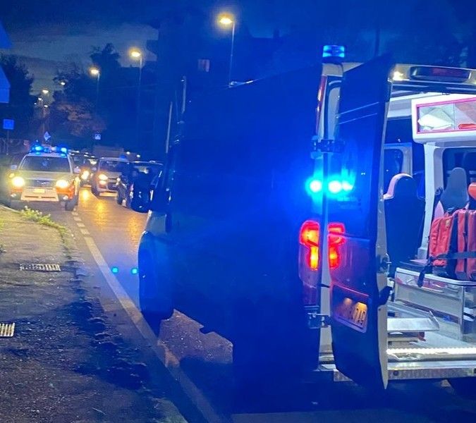 Soccorritori in azione nel tardo pomeriggio di domenica (foto Marco Colombo)