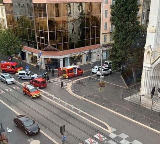 Attentato a Nizza: confermati tre morti e diversi feriti, in arrivo da Parigi il Presidente Emmanuel Macron