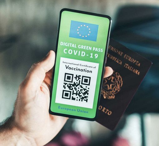 Viaggi all'estero, rientro in Italia e problemi nel rilascio. Ats Insubria risponde ai dubbi sul green pass