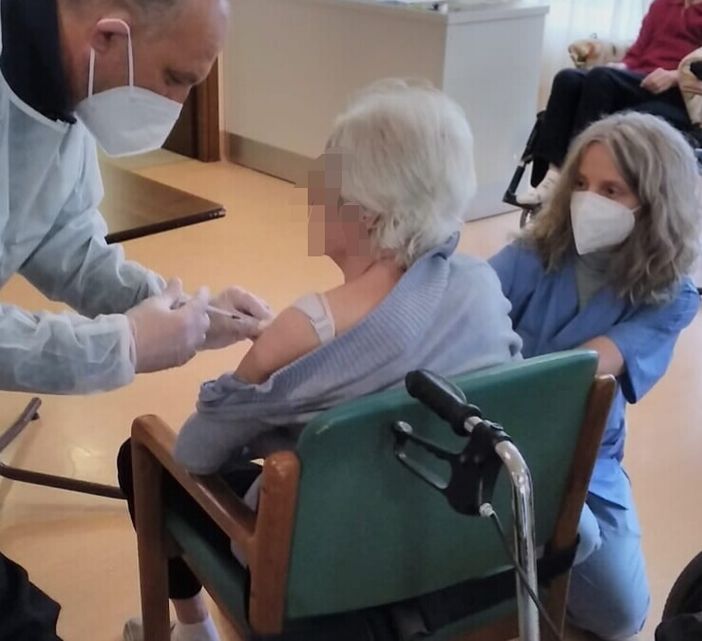Casa famiglia San Vittore Olona: iniziata la campagna vaccinale. Adesioni tra i residenti del 95% e dell’80% tra gli operatori Casa famiglia San Vittore Olona: iniziata la campagna vaccinale. Adesioni tra i residenti del 95% e dell’80% tra gli operatori