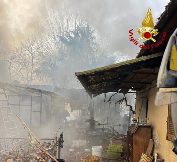 Abbiategrasso: cascinale in fiamme, trovato all’interno il corpo di una donna