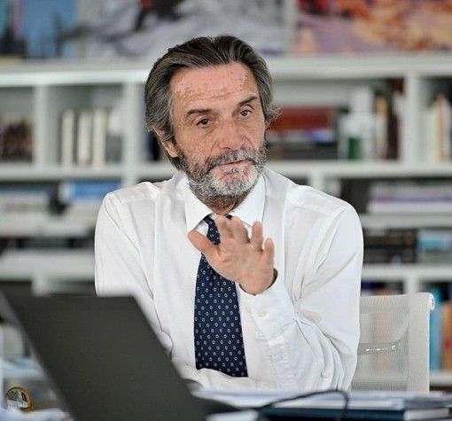 Covid, Fontana: «Nessun allarme ma utilizzare precauzioni nei luoghi affollati»