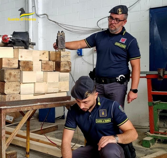 Pavia: scoperta una fabbrica di pellet contraffatti, sequestrati due capannoni