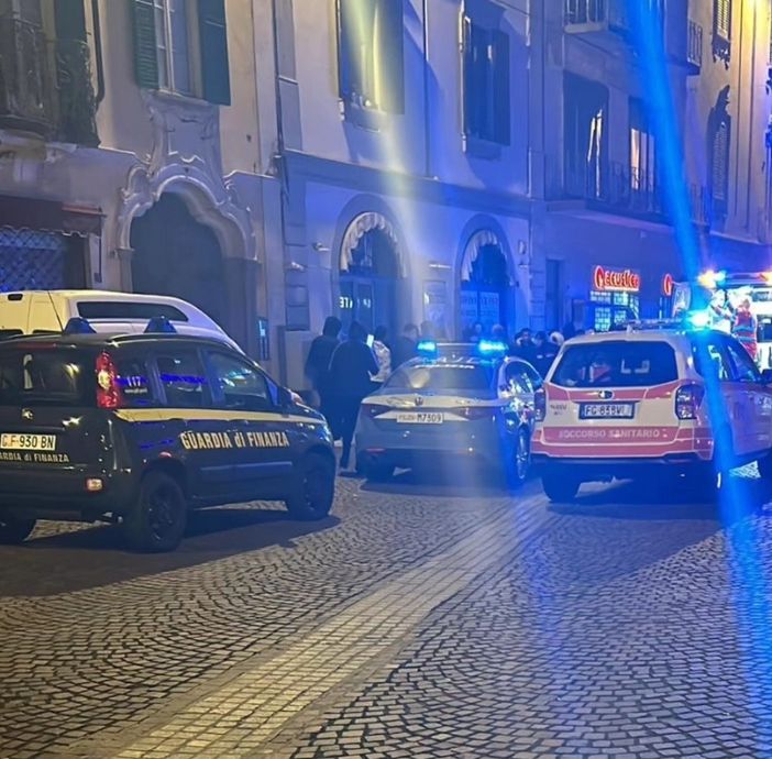 Vigevano: lite in via Dante sfocia in rissa, feriti due ragazzi Vigevano: lite in via Dante sfocia in rissa, feriti due ragazzi