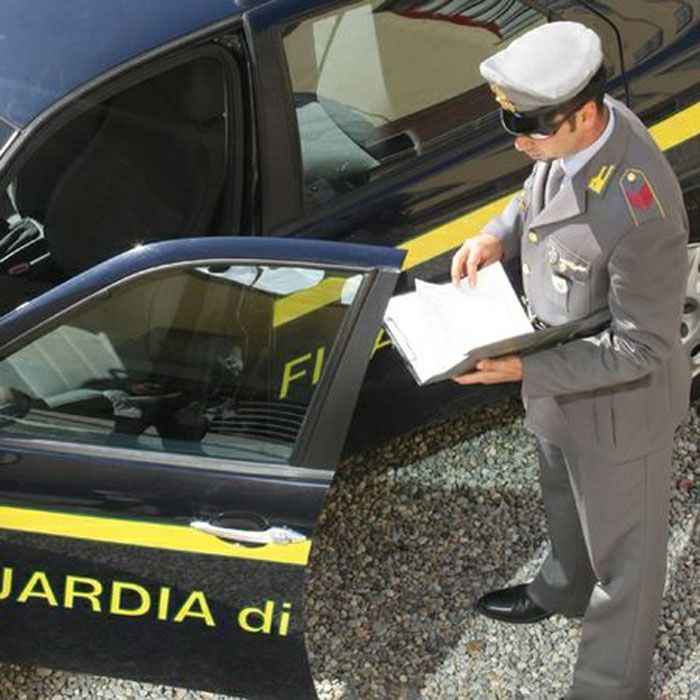 Addobbi natalizi e botti pericolosi, migliaia di sequestri in tutta la provincia di Alessandria Addobbi natalizi e botti pericolosi, migliaia di sequestri in tutta la provincia di Alessandria