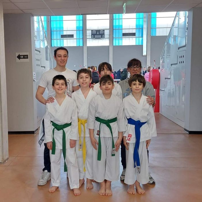 Karate: pioggia di medaglie per gli atleti della Costanza Mortara Karate: pioggia di medaglie per gli atleti della Costanza Mortara