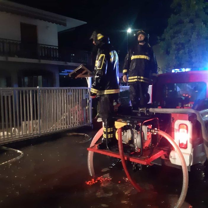 Un diluvio su mezza Lombardia: oltre cento interventi dei vigili del fuoco ancora in corso