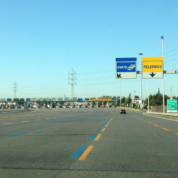 Rho, auto contro cuspide: 45enne rumeno muore alla barriera dell’A8