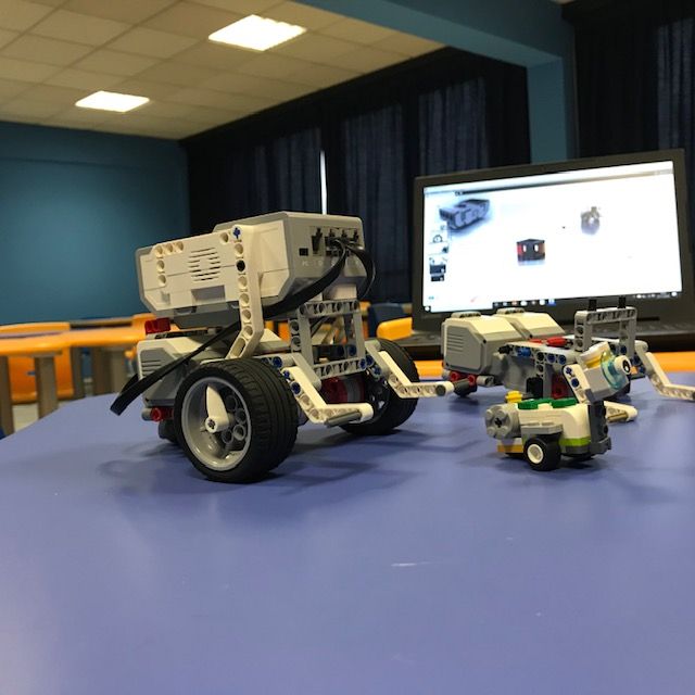 Vigevano: alla media Robecchi si studia con i robot Vigevano: alla media Robecchi si studia con i robot