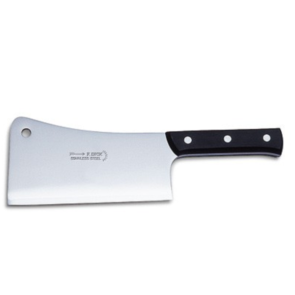 17enne del Milanese aggredita in tram con una mannaia 17enne del Milanese aggredita in tram con una mannaia