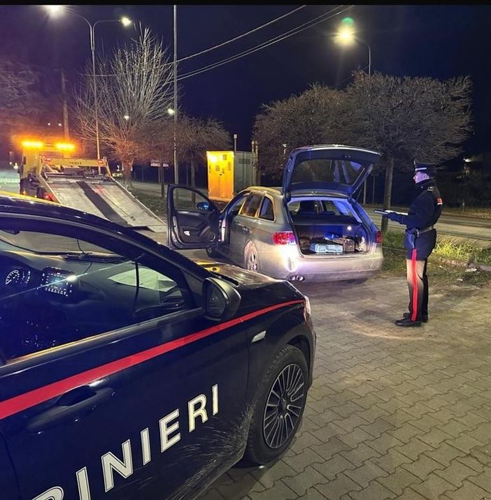 Oltrepò, sorpresi in auto con una mazza da baseball e guida sotto l’influenza dell’alcool. Due persone denunciate