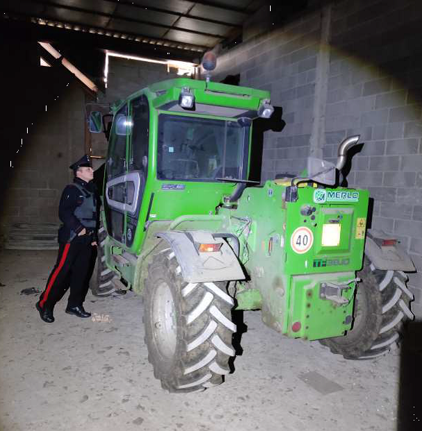 Garlasco: rubano 2 mezzi agricoli alla Biogaservizi, i carabinieri li ritrovano nell'area &quot;ex Record&quot;
