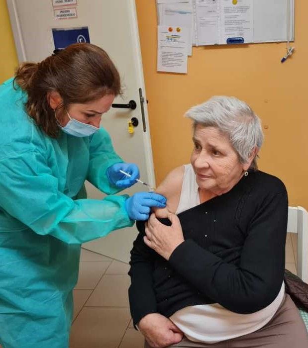 Rivanazzano Terme, richiamo vaccinale anti-Covid per operatori e ospiti della rsa “Villa il Gioiello”, che apre a nuovi ingressi