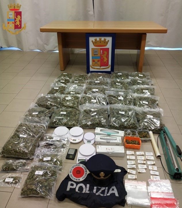 Oltrepò: trovato con 12 chili di marijuana destinata a Milano, in manette un 37enne