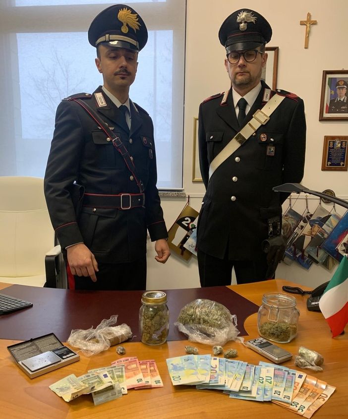 Oltrepò: trovati con la droga nell'auto, in manette due giovani pusher