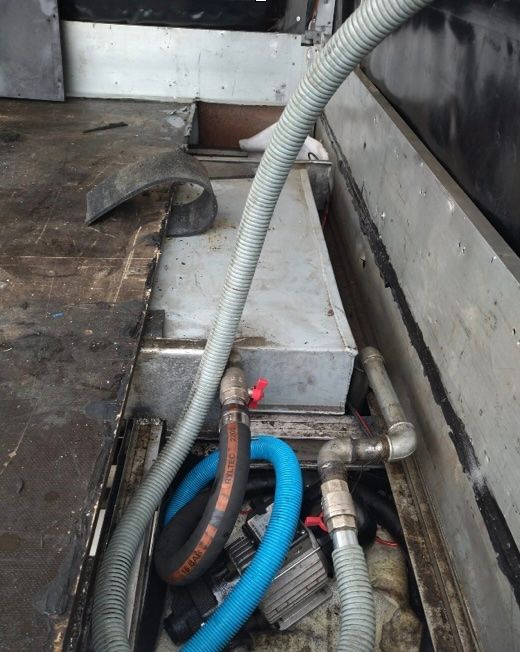 Razziavano il gasolio dai mezzi in sosta negli autogrill "vercellesi" della A26: arrestati due fratelli Razziavano il gasolio dai mezzi in sosta negli autogrill "vercellesi" della A26: arrestati due fratelli