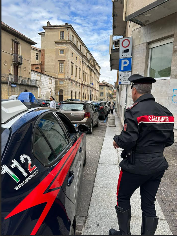 Vigevano: aggredito per rubargli il cellulare in via Cairoli, denunciato un 25enne Vigevano: aggredito per rubargli il cellulare in via Cairoli, denunciato un 25enne