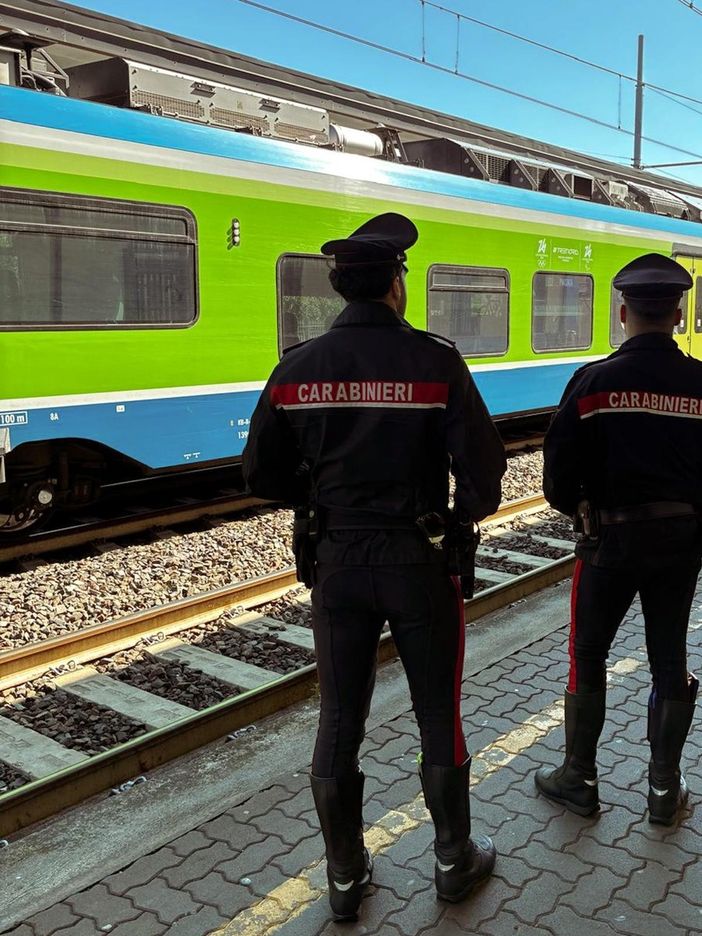 Castelletto di Branduzzo, salvato due volte dai Carabinieri mentre tenta di togliersi la vita Castelletto di Branduzzo, salvato due volte dai Carabinieri mentre tenta di togliersi la vita