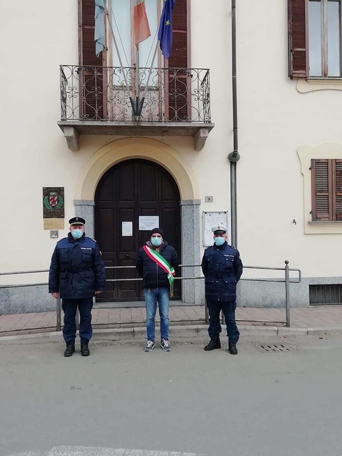 FOTONOTIZIA. Pieve del Cairo: celebrato il minuto di raccoglimento in memoria delle vittime del Covid-19