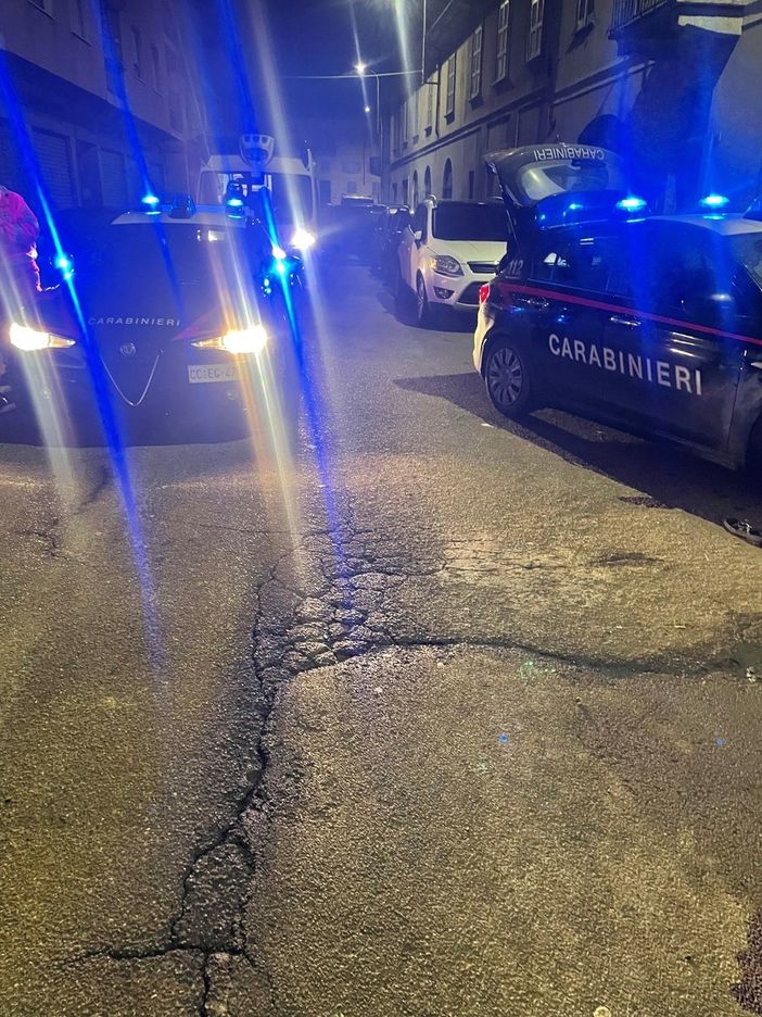 Broni: cerca di rubare in un'abitazione con coltello e tirapugni, poi spintona i carabinieri Broni: cerca di rubare in un'abitazione con coltello e tirapugni, poi spintona i carabinieri