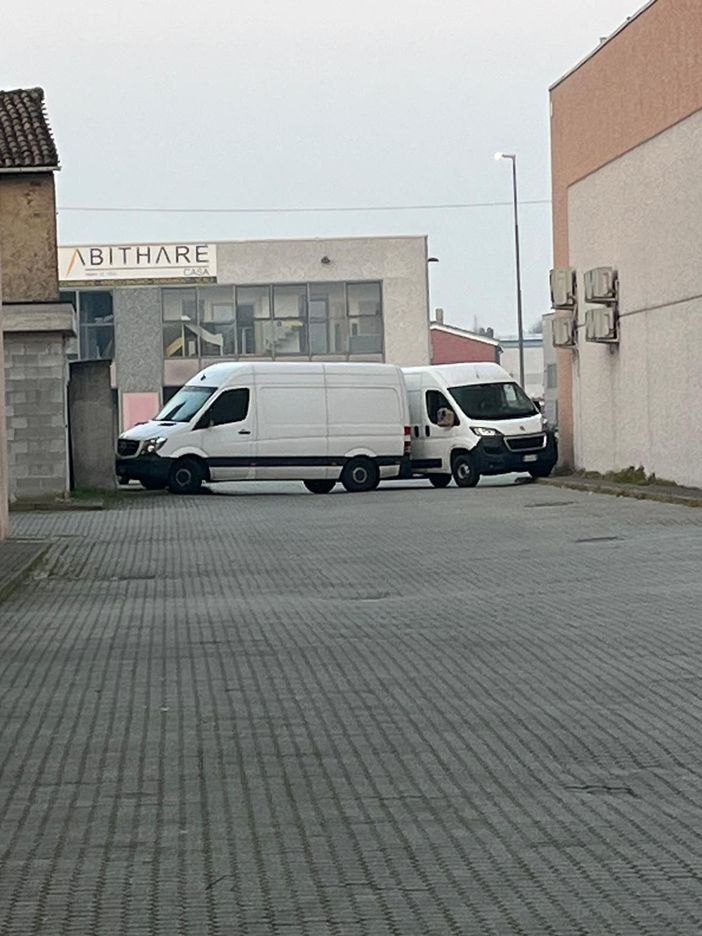 (FOTO) Vigevano: commando in azione svaligiato un calzaturificio di corso Novara