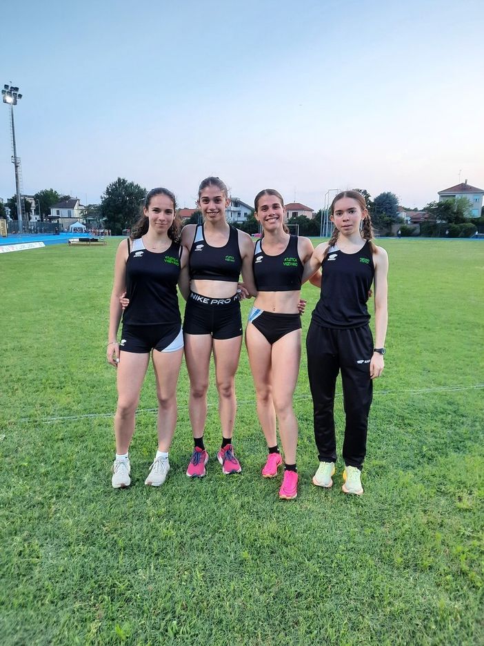 Grandi risultati per Atletica Vigevano: le due staffette allieve, 4x100 e 4x400 ottengono il minimo per i campionati italiani, Francesca Bertolotti si migliora ancora nel salto in lungo Grandi risultati per Atletica Vigevano: le due staffette allieve, 4x100 e 4x400 ottengono il minimo per i campionati italiani, Francesca Bertolotti si migliora ancora nel salto in lungo