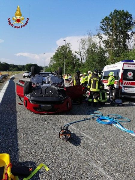Grave incidente stradale sull'A26 dei trafori, quattro feriti Grave incidente stradale sull'A26 dei trafori, quattro feriti