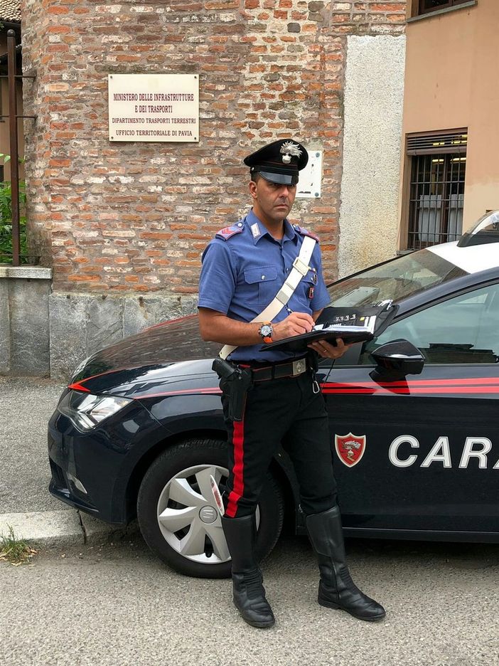 Pavia: sorpreso mentre barava all'esame di guida, nei guai un 32enne