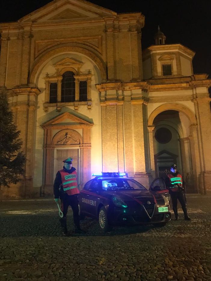 Voghera: gara clandestina con le auto in pieno centro, nei guai due giovani Voghera: gara clandestina con le auto in pieno centro, nei guai due giovani