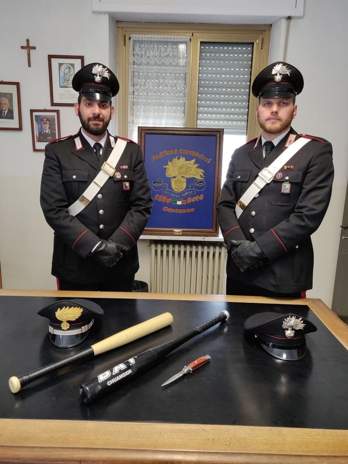Dorno: trovati in auto con un coltello a serramanico e una mazza da baseball, nei guai tre giovani