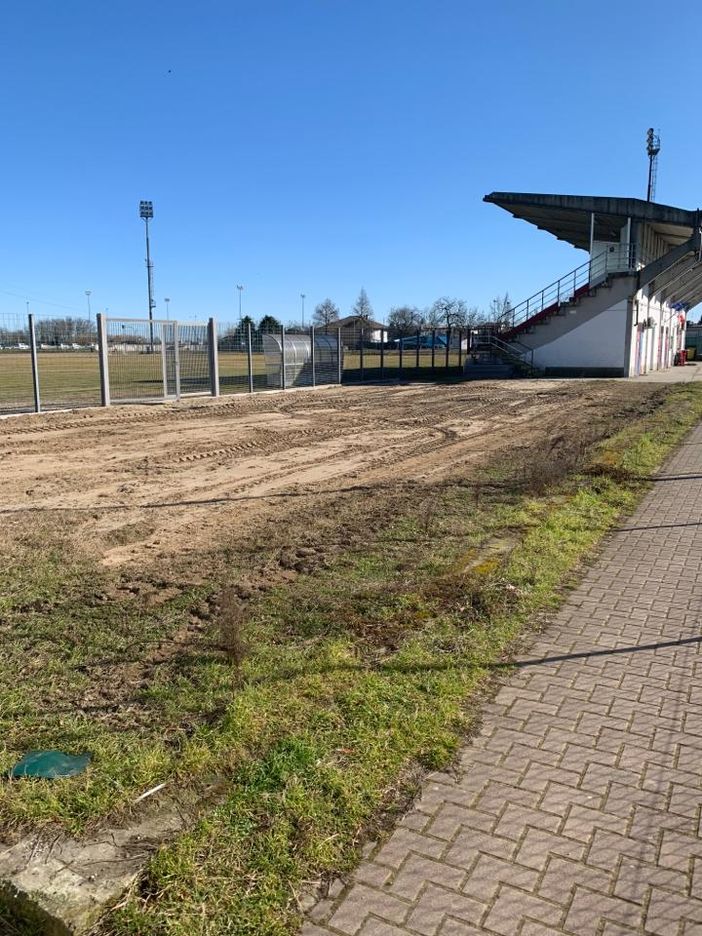 Gambolò, completato l’intervento al campo sportivo. Ricavati nuovi spazi esterni al rettangolo di gioco