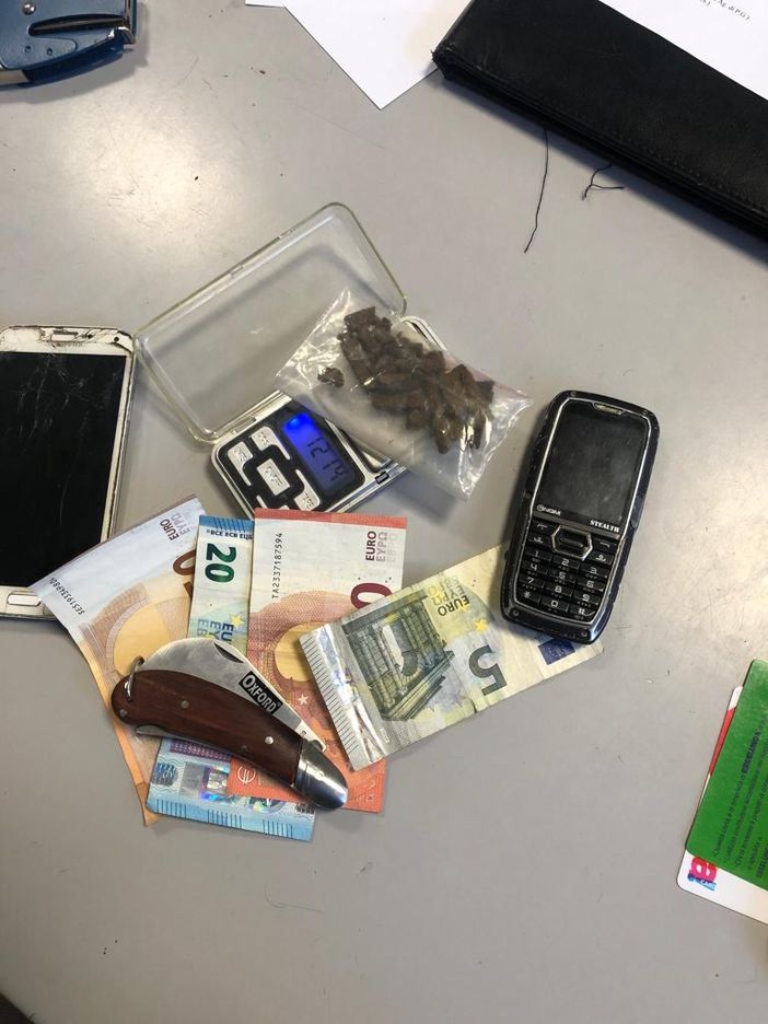 Pavia: sorpreso a spacciare nei pressi dell'Esselunga, in manette un 29enne Pavia: sorpreso a spacciare nei pressi dell'Esselunga, in manette un 29enne