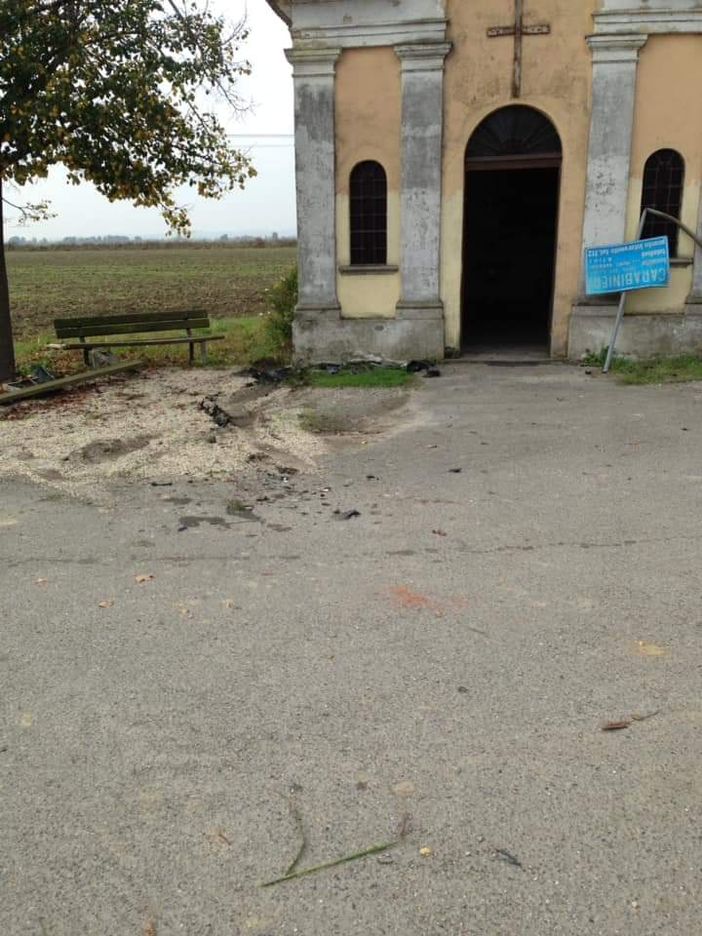 Pieve del Cairo: escono di strada sulla provinciale 4, feriti due giovani