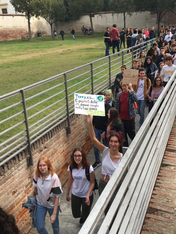 Fridays for future è sbarcata a Vigevano con oltre 2500 studenti Fridays for future è sbarcata a Vigevano con oltre 2500 studenti