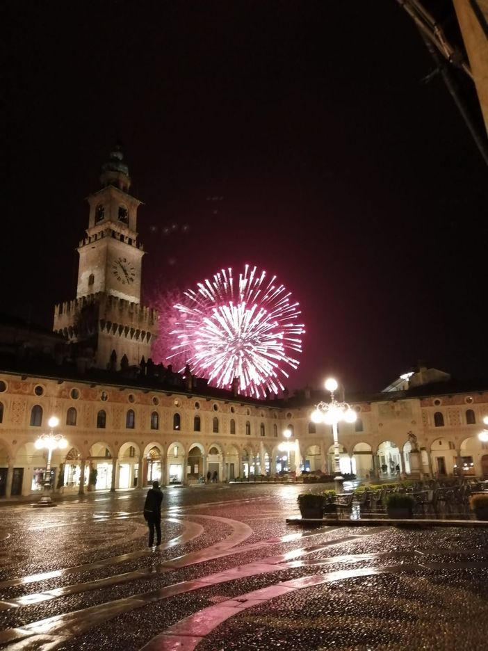 Lo spettacolo pirotecnico chiude la giornata di celebrazione Leonardiana a Vigevano (FOTO) Lo spettacolo pirotecnico chiude la giornata di celebrazione Leonardiana a Vigevano (FOTO)