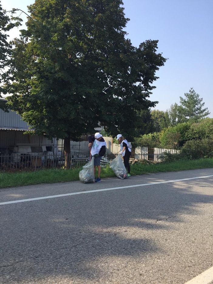 - FOTONOTIZIA -  Vigevano: volontari al lavoro per ripulire corso La Malfa
