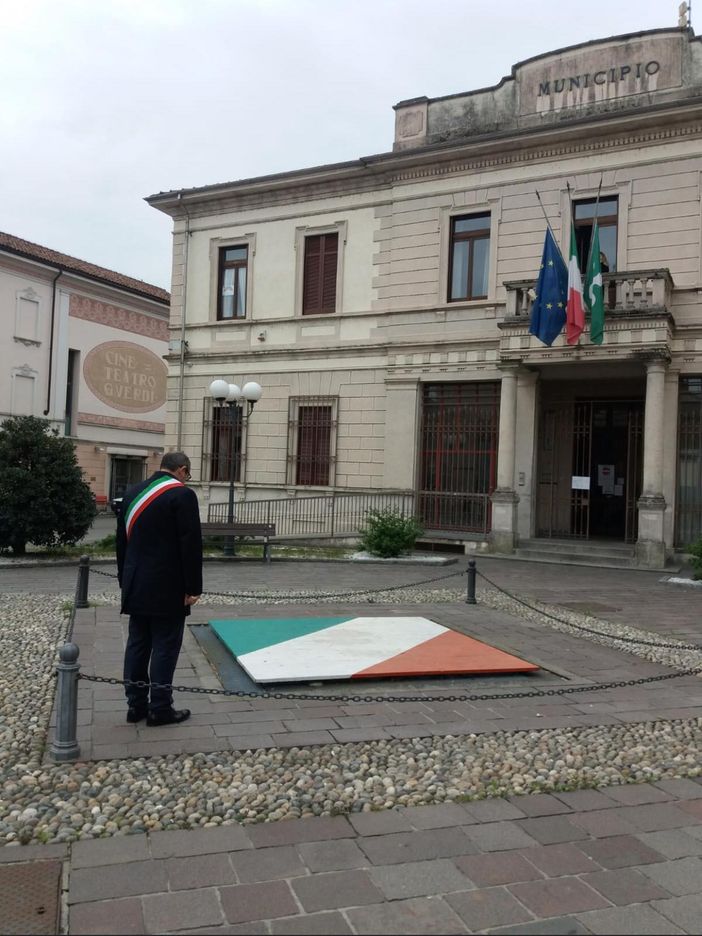 Cassolnovo si è fermata per ricordare le vittime del Covid-19