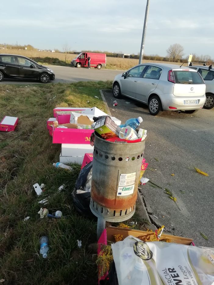 Gropello: proseguono gli abbandoni di rifiuti nelle aree periferiche e centrali della città dei Cairoli Gropello: proseguono gli abbandoni di rifiuti nelle aree periferiche e centrali della città dei Cairoli