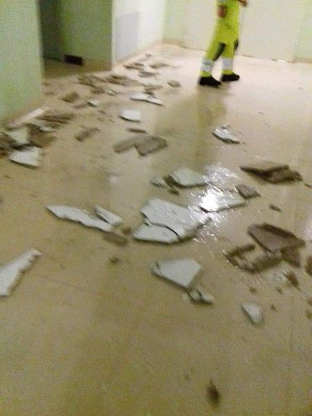 Vercelli: dialisi, crolla il controsoffitto. Locali allagati Vercelli: dialisi, crolla il controsoffitto. Locali allagati