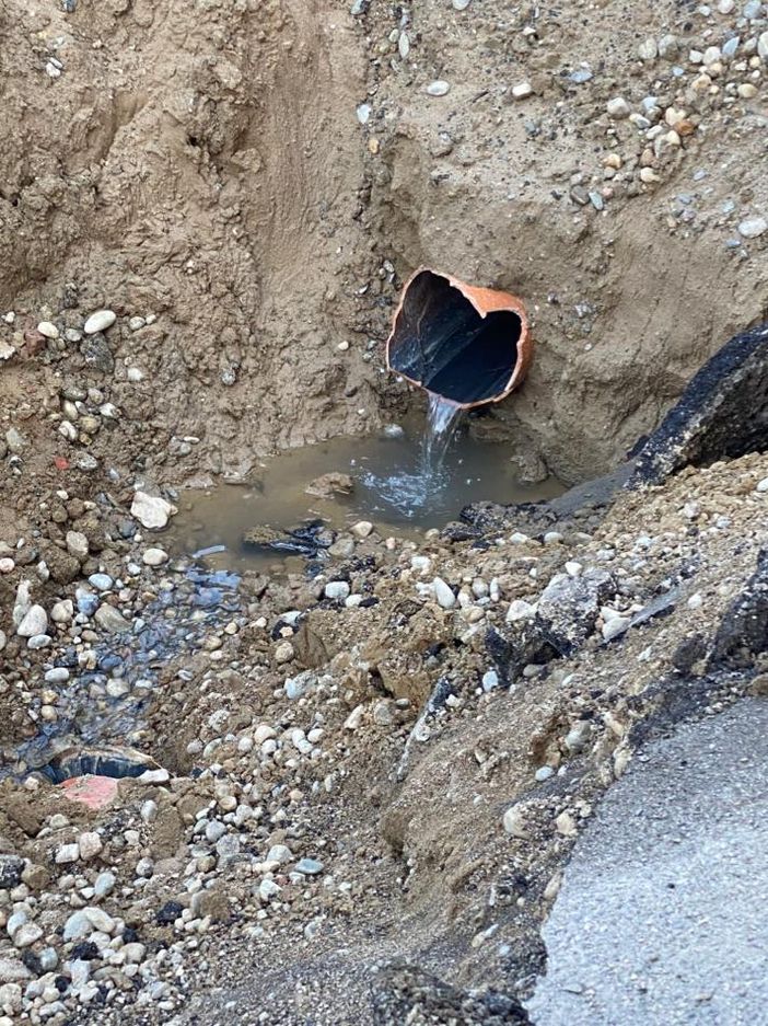 Gambolò, in via Isella si procede con il rifacimento delle fognature. Già eseguito circa l’80% dell’intervento Gambolò, in via Isella si procede con il rifacimento delle fognature. Già eseguito circa l’80% dell’intervento