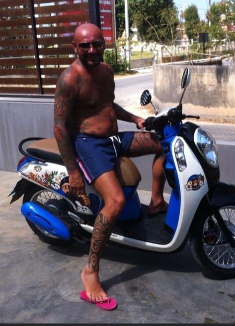 Abbiategrasso: ridiamo a Fabio Inglesi il sorriso che lui ha sempre dispensato a tutti. Servono 900 euro al giorno, aperto un conto corrente Abbiategrasso: ridiamo a Fabio Inglesi il sorriso che lui ha sempre dispensato a tutti. Servono 900 euro al giorno, aperto un conto corrente