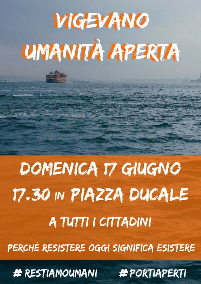 Vigevano, il Presidio di Libera in Piazza Ducale per manifestare in favore dell'immigrazione Vigevano, il Presidio di Libera in Piazza Ducale per manifestare in favore dell'immigrazione
