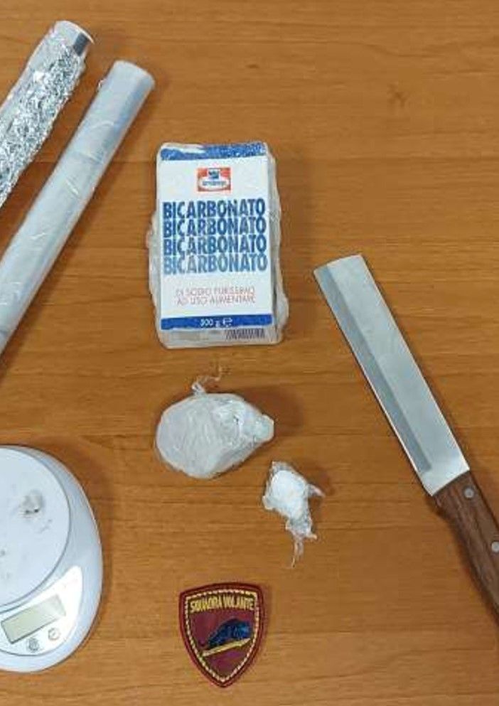 Pavia: spaccio di sostanze stupefacenti e falsa identità, 41enne arrestato dagli agenti della volante