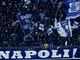 Napoli, festa all'aeroporto dopo la vittoria di Bergamo. E i tifosi pungono Kvara